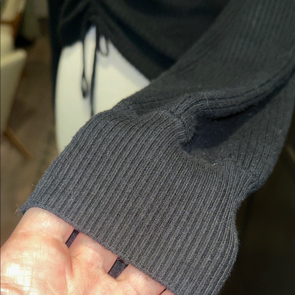 Steve Madden M Cut-Out front and back mid riff ruching turtleneck sweater - Picture 7 of 10